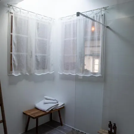 Alojamento de Acomodação e Pequeno-almoço Bessire Chambres&table D'hôtes 3*