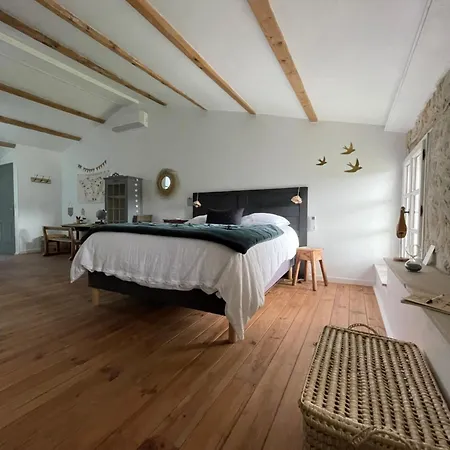Bessire Chambres&table D'hôtes Alojamento de Acomodação e Pequeno-almoço 3*